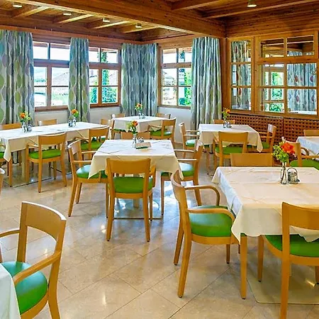 Gesundheits- & Wellness St. Josef 호텔 할레인